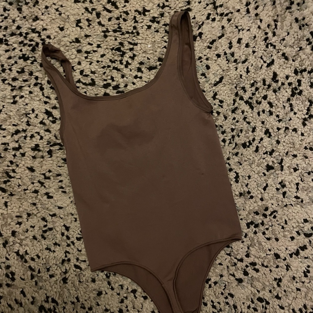 Aritzia babaton seamless contour bodysuit